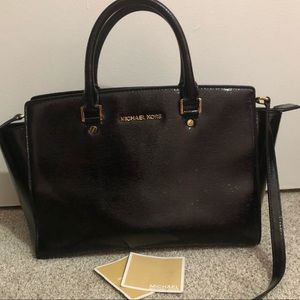 Large Micheal kors purse with chain hanger selma